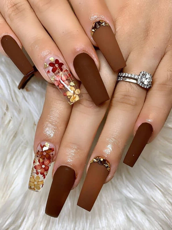 20+ trendy fall nail designs for 2023