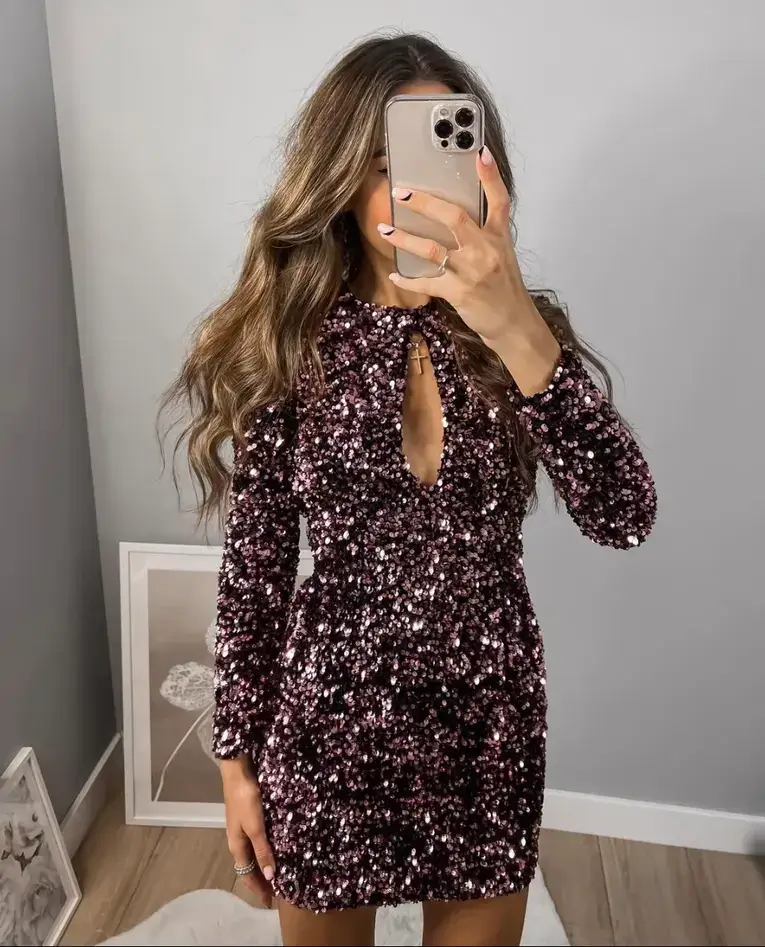 42 Party Perfect New Year's Eve Outfits to Welcome 2024 In Style - Self ...