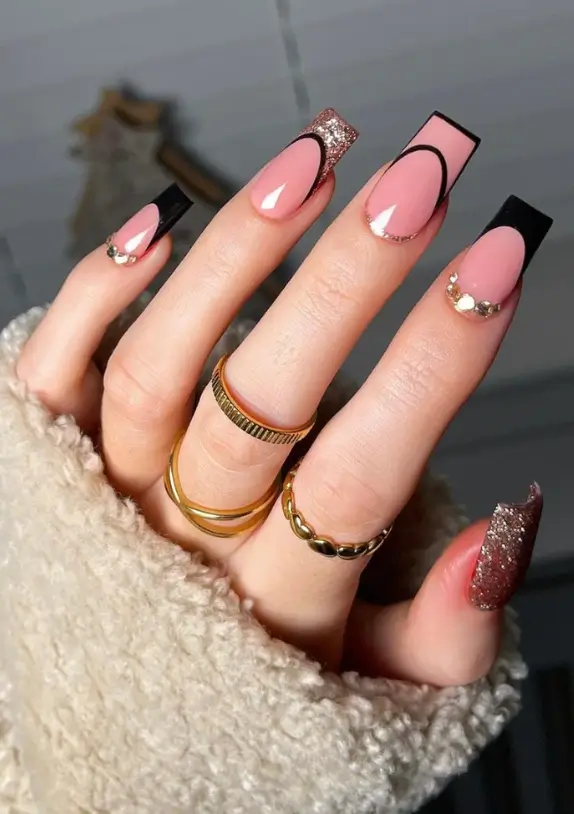 Glitter & Glam: 49 Striking New Year’s Nails to Dazzle At The Party